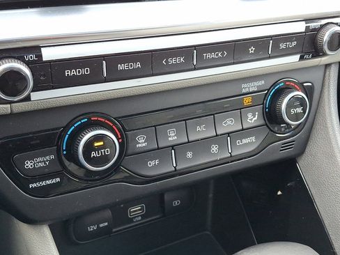 Used 2022 Kia Niro LXS image 29