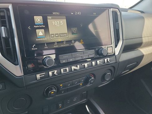 Used 2025 Nissan Frontier SV image 12