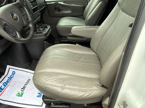 Used 2011 Chevrolet Express 1500 w/ Power Package RWD image 21