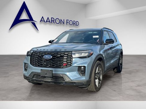 Used 2025 Ford Explorer ST image 2