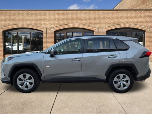Used 2020 Toyota RAV4 LE image 7