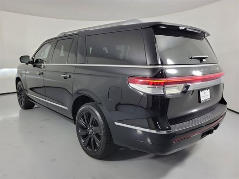 Used 2023 Lincoln Navigator L Reserve image 3