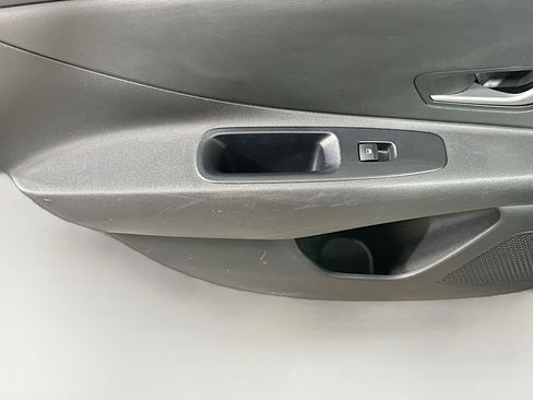 Used 2021 Hyundai Elantra SE image 24