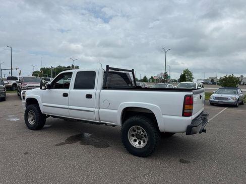 Used 2006 GMC Sierra 2500 SLE w/ Onstar Plus Package AWD/4WD image 3