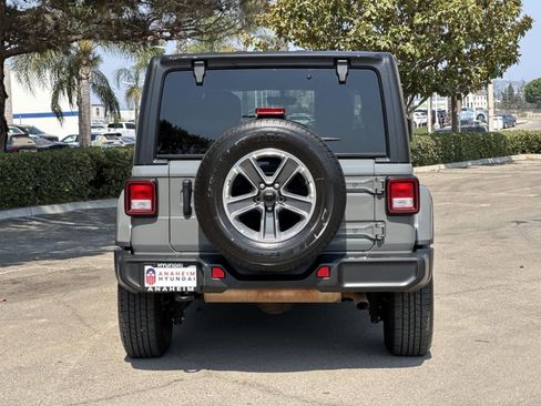 Used 2022 Jeep Wrangler Unlimited Sahara image 4