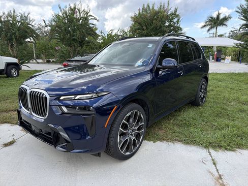 Used 2025 BMW X7 xDrive40i w/ M Sport Package AWD/4WD image 7