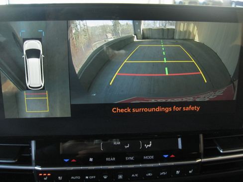 Used 2025 Toyota Sienna Platinum image 23