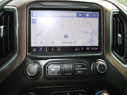 Used 2019 Chevrolet Silverado 1500 High Country w/ Technology Package AWD/4WD image 18