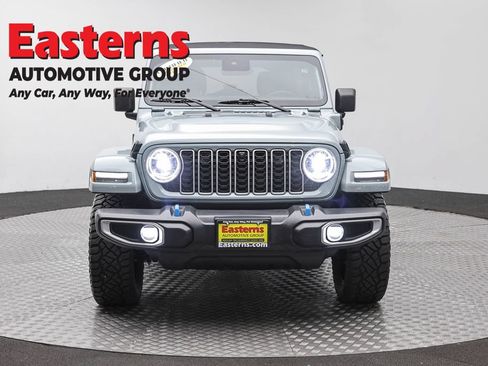 Used 2024 Jeep Wrangler Unlimited Sahara w/ Technology Group AWD/4WD image 2