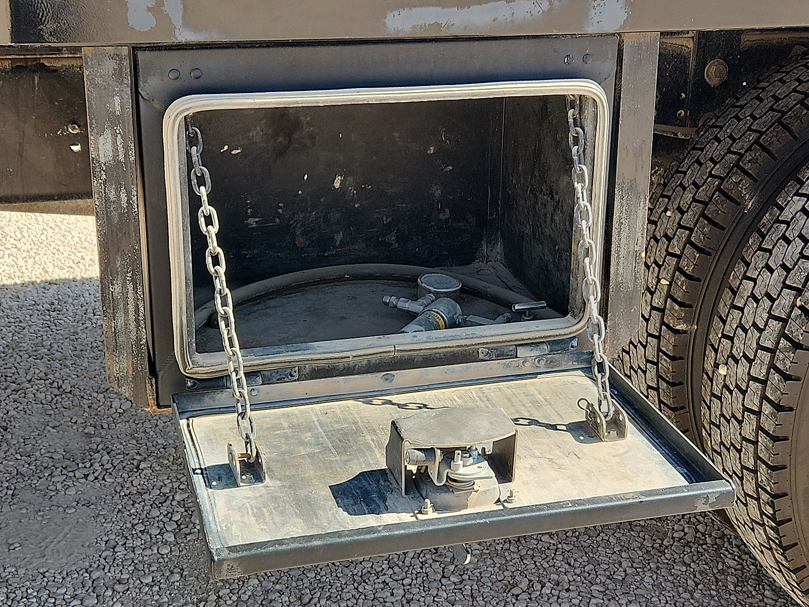 Used 2022 Ford F750 2WD Crew Cab Super Duty image 9