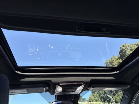 Used 2022 Toyota RAV4 SE w/ Convenience Package image 13