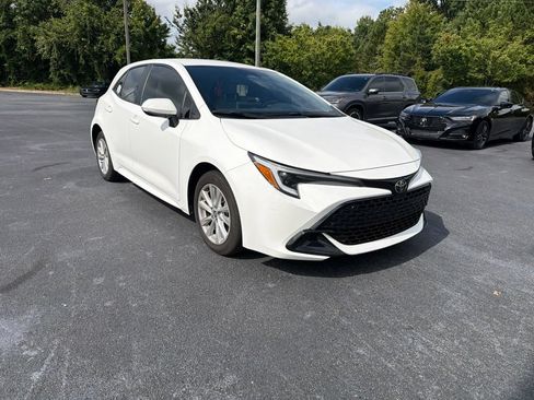 Used 2025 Toyota Corolla SE FWD image 3