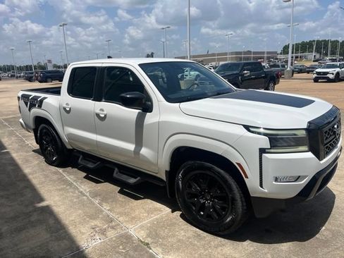 Used 2023 Nissan Frontier SV w/ Midnight Edition Package RWD image 5
