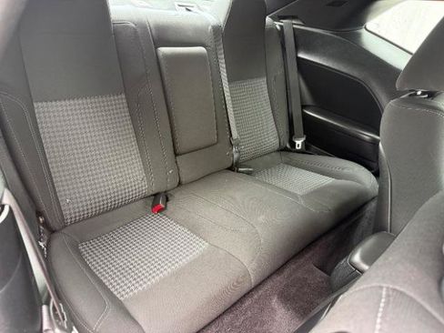 Used 2016 Dodge Challenger R/T w/ Driver Convenience Group RWD image 9