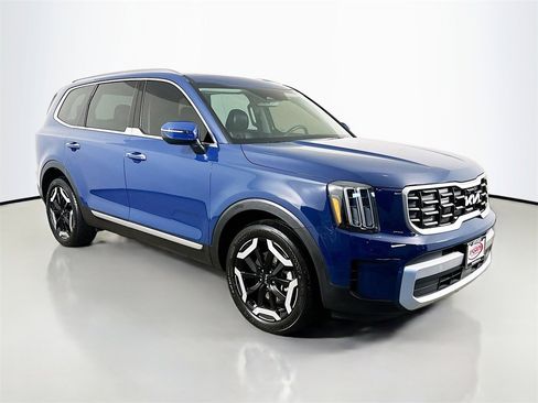 Certified 2023 Kia Telluride S w/ S Sunroof Package image 17