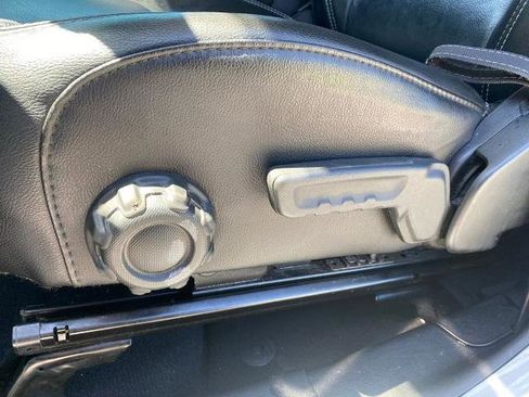 Used 2018 Jeep Wrangler Unlimited Sahara AWD/4WD image 13