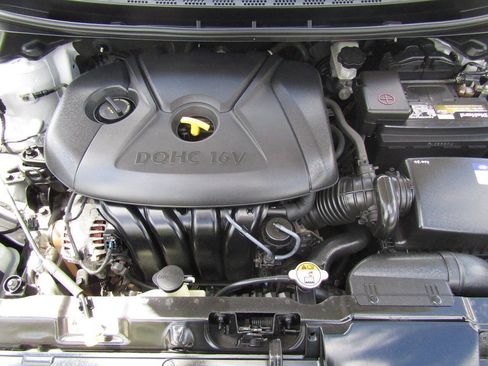 Used 2013 Hyundai Elantra FWD image 16