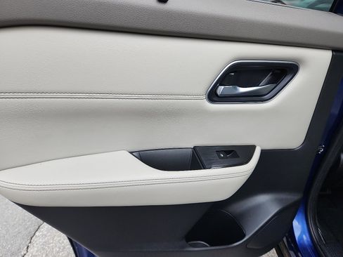 Used 2021 Nissan Rogue SV w/ Premium Package image 27