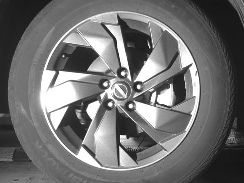 Used 2025 Nissan Rogue SV AWD/4WD image 16