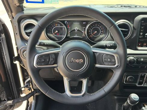 Used 2023 Jeep Gladiator Overland AWD/4WD image 23