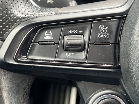 Used 2022 Alfa Romeo Giulia Sprint image 31