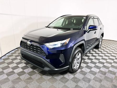 Used 2022 Toyota RAV4 XLE w/ Convenience Package image 7