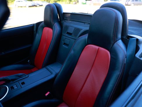 Used 2006 MAZDA MX-5 Miata Sport image 6