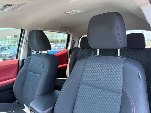 Used 2020 Toyota Tacoma SR5 RWD image 23
