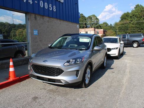 Used 2021 Ford Escape SE w/ Cold Weather Package image 2