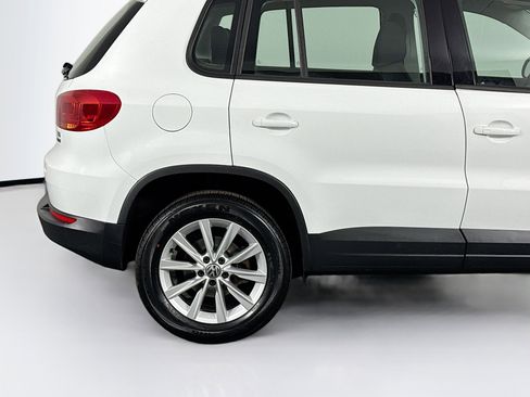 Used 2018 Volkswagen Tiguan Limited w/ Premium Package image 38