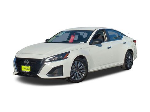 Used 2025 Nissan Altima 2.5 SV FWD image 1