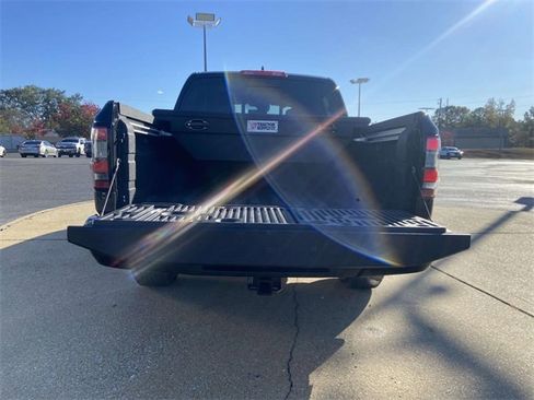 Used 2024 Nissan Frontier SL image 9