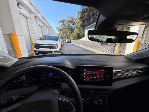 Used 2025 Volkswagen Jetta SE image 35