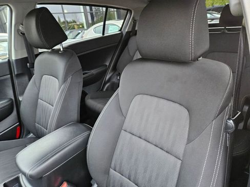 Used 2022 Kia Sportage LX image 12