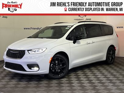 New 2026 Chrysler Pacifica Select