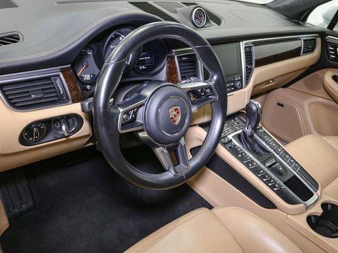 Used 2018 Porsche Macan Turbo image 25