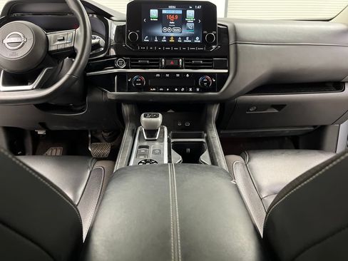 Used 2025 Nissan Pathfinder SL FWD image 47