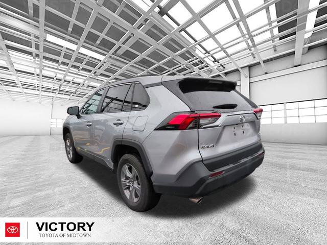 Used 2025 Toyota RAV4 XLE AWD/4WD image 5