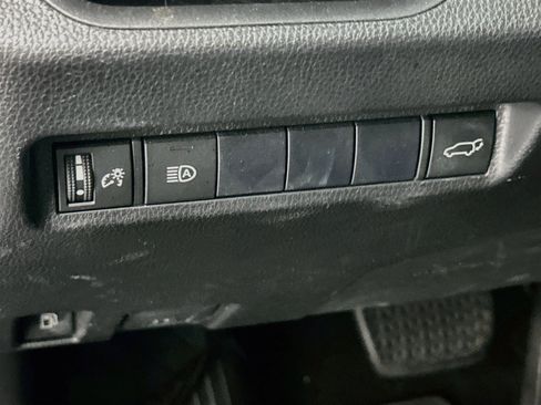 Used 2020 Toyota RAV4 XLE w/ Convenience Package AWD/4WD image 17