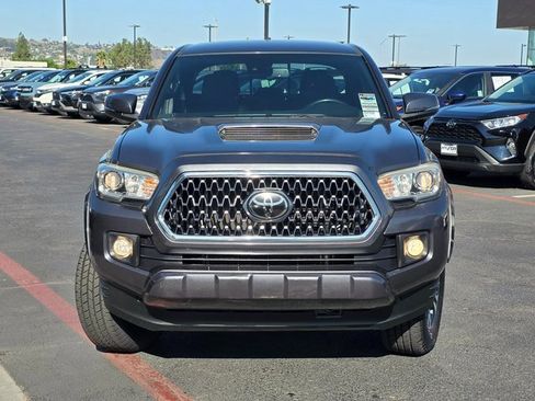 Used 2019 Toyota Tacoma TRD Sport image 3