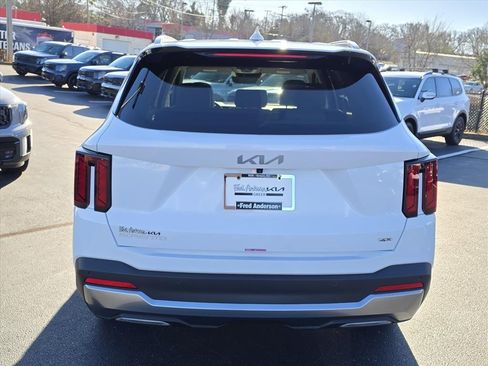 New 2025 Kia Sorento S image 4
