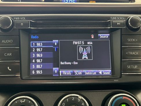 Used 2015 Toyota RAV4 LE FWD image 19