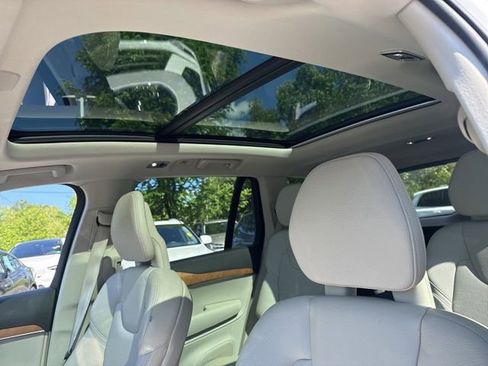 Used 2022 Volvo XC90 T6 Momentum AWD/4WD image 16