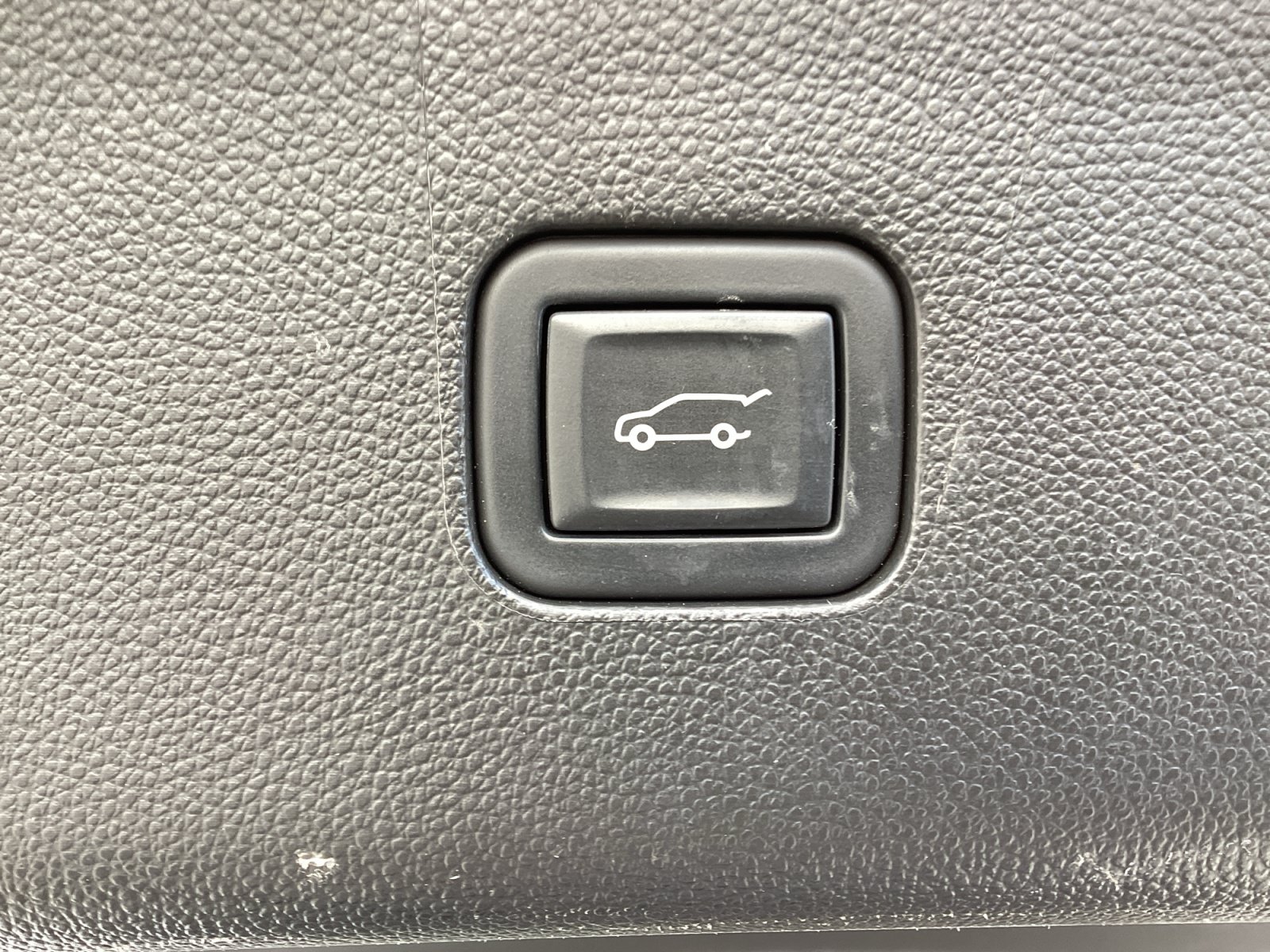 Used 2023 Buick Enclave Essence FWD image 17