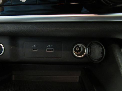 Used 2023 Nissan Rogue S AWD/4WD image 39