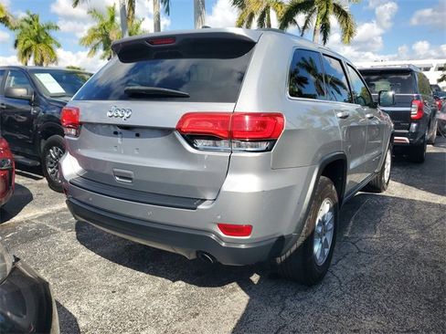 Used 2018 Jeep Grand Cherokee Laredo image 3