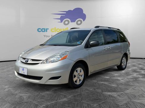 Used 2009 Toyota Sienna LE FWD image 1