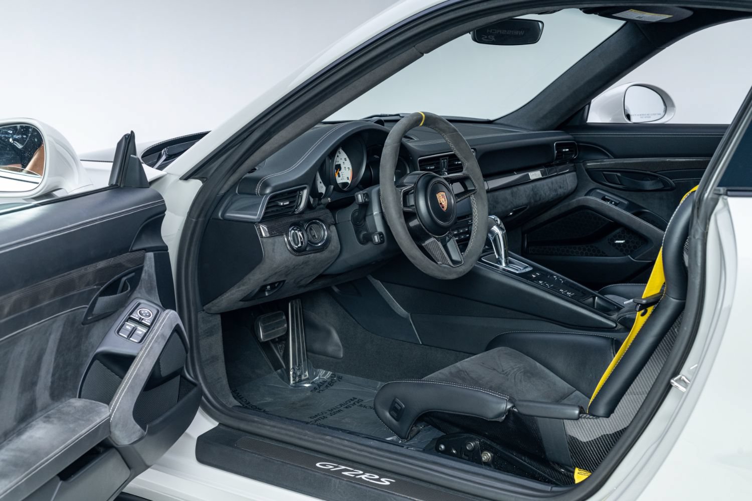 Used 2018 Porsche 911 GT2 RS RWD image 2