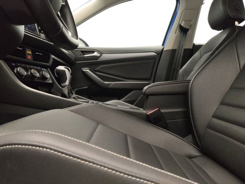 Used 2024 Volkswagen Jetta SE FWD image 17
