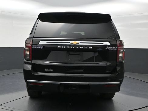 Used 2024 Chevrolet Suburban LS RWD image 4